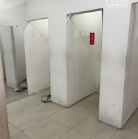 Cho Thuê Nhà Góc 2Mt Cmt8 Q10,Diện Tíchlớn, Vị Trí Vàng