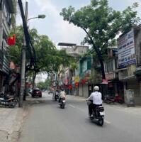 giảm mảnh đất mặt phố ĐÊ LA THÀNH, chỉ hơn 300tr/m, lô góc, mặt tiền 6.6m, gần ngã 5 ô chợ dừa
