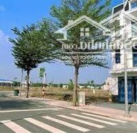 Kẹt ngân hàng - Cần bán gấp trong tuần lô đất 2 mặt tiền ngay KDC hiên hữu chỉ 980 triệu.