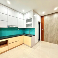 Bán Nhà Cầu Giấy - Ô Tô Đậu Cửa - Nhỉnh 10 Tỷ - 6 Ngủ