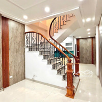 Bán Nhà Cầu Giấy - Ô Tô Đậu Cửa - Nhỉnh 10 Tỷ - 6 Ngủ
