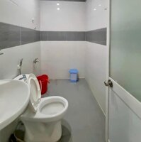 Cho thuê nhà rộng 3 phòng ngủ, gần đại học Y Dược Cần Thơ