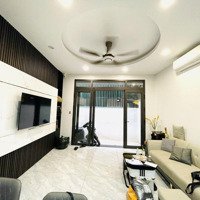 Nhà Đẹp Sát Hồ Điều Hòa -Trung Tâm Đống Đa - Thang Máy