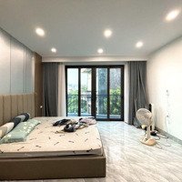 Nhà Đẹp Sát Hồ Điều Hòa -Trung Tâm Đống Đa - Thang Máy