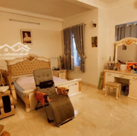 Nhị Cận Giang-Nhà Giang Biên- 02 Mặt Phố- Vỉa Hè- Kinh Doanh Sầm Uất Diện Tích Rộng - Giá Bình Dân