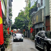 Phân Lô Víp Gia Thuỵ, Thang Máy, Gara Ô Tô . Ngõ Thông Tứ Tung. Cách Mặt Phố Nguyễn Văn Cừ Chỉ Và