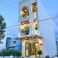 Nhà trệt 2 lầu hiện đại trục chính đường D1 KDC Hồng Loan 6A