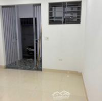 Cho Thuê Tầng 2 Trong Căn Nhà Riêng Có 2 Tầng 60M2, 2 Phòng Ngủ1Pk/Bếp 1Vs Đi Cầu Thang Riêng, Có Sân Cổng