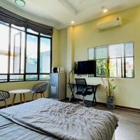 Cho thuê căn hộ đầy đủ nội thất, cửa sổ thoáng gần công viên Lê Văn Tám Quận 1