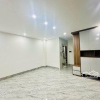 Tôn Đức Thắng- Đống Đa- Thang Máy- Cách 1 Nhà Ra Mặt Phố- Phù Hợp Cho Gia Đình Ở- Kinh Doanh Tiện L