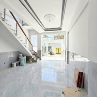 Bán Nhà Lầu 5X18,5 Phạm Ngũ Lão,Tttp Dĩ An Hẻm Ôtô 5M, 3 Phòng Ngủ 2 Vệ Sinhthoáng Mát Giá Cực Chất 4Ty5,