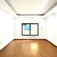Nhà Phố Đức Giang, 31M2 Giá Bán 5,5 Tỷ, Ngõ Oto Tải