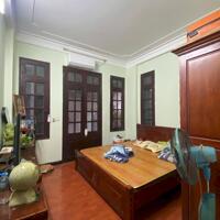 Bán nhà Dương Quảng Hàm, Cầu Giấy 42m2 x 5 tầng, giá 8,1 tỷ, cực gần phố