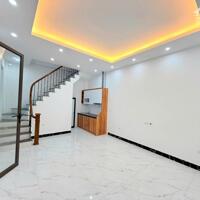 Chính chủ cần tiền bán gấp căn nhà 5 tầng xây mới tại trung tâm tổ 7 phường Giang Biên
