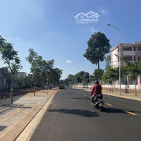 Nằm Giữa Trung Tâm Thị Trấn, Khu Kinh Doanh Tốt. Đường Lớn. 10*30 3,5 Tỷ