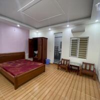 Cho thuê nhà Văn Cao 8 p.ngủ khép kín, DT: 75m2.