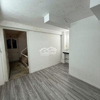 Căn Hộ Cửa Sổ Trời Không Nội Thất Ngay Bàu Cát 4, P13. Tân Bình. Giá 3 Triệu/Tháng