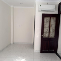Phòng Máy Lạnh Giá Rẻ Ngay Emart Phan Huy Ích