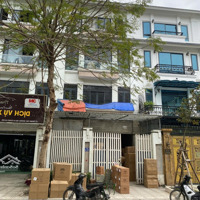 Chính Chủ Gửi Bán Nhà Vườn Khu C3 Diện Tích Giá Bán 23.5 Tỷ. Liên Hệ Em Sơn 0928036999