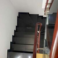 Bán nhà mặt tiền Sư Vạn Hạnh, Phường 10, Quận 10 Vị trí gần 3/2 + DT: 5.3 x 11m. CN: 51m2