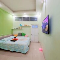 Minh Phụng, Phường 9, Quận 11  Diện tích: 3,5m x 14,5m, 1 trệt 1 lửng 1 lầu, 3 phòng, 3 toilet, có cửa cuốn và cửa kính sẳn, có sân trước dễ dàng kinh doanh mọi mặt hàng.