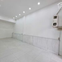 Minh Phụng, Phường 9, Quận 11  Diện tích: 3,5m x 14,5m, 1 trệt 1 lửng 1 lầu, 3 phòng, 3 toilet, có cửa cuốn và cửa kính sẳn, có sân trước dễ dàng kinh doanh mọi mặt hàng.