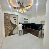 Nhà 5 tầng Đường Láng 40m2, ô tô gần hộ khẩu, trước sau thoáng sáng, kinh doanh 10.2 tỷ