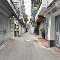 Bán nhà 3 mặt thoáng DT: 47,6m2, 3 tầng cũ tại Vũ Xuân Thiều, Sài Đồng. Đường thông xe ô tô 7 chỗ