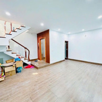 Bán Nhà Phân Lô 6 Tầng Thang Máy Trung Tâm Thanh Trì Lô Góc 3 Thoáng, Ô Tô 45 Chỗ Đỗ Cửa Kd Đỉnh