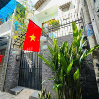 Nhà Trệt Lầu Đẹp Kiên Cố- Đủ Công Năng Mua Ở- Lý Tưởng Cho Gia Đình Ngay Lòng Trung Tâm Thủ Đức