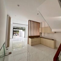 CHUYỂN CÔNG TÁC XA EM CẦN BÁN LẠI NHÀ 2 LẦU SHR CHỈ 700TR SỞ HỮU NGAY