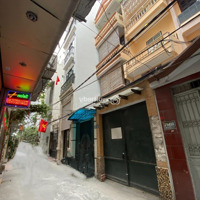 Cho Thuê Nhà Tầng 1 & 2 Căn Nhà Riêng 45M2 Trung Tâm Đống Đa
