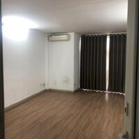 Bán nhà mặt phố Kim Mã giá tốt, DT 32m2, 5 tầng, cơ bản, tiện ích đầy đủ, sổ đỏ cất két