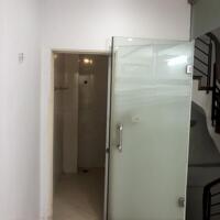 Bán nhà mặt phố Kim Mã giá tốt, DT 32m2, 5 tầng, cơ bản, tiện ích đầy đủ, sổ đỏ cất két