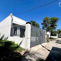 bán nhà mới 100m2 , 2 phòng ngủ , tặng ít nội thất , phường phú tân , tp bến tre