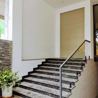 Cho Thuê Nhà Mới Tinh Ngay Đảo Kim Cương Quận 2 Sẵn Máy Lạnh Camera 5 Tầng Đẹp