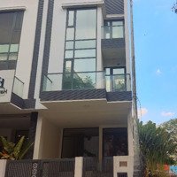 Cho Thuê Nhà Mới Tinh Ngay Đảo Kim Cương Quận 2 Sẵn Máy Lạnh Camera 5 Tầng Đẹp