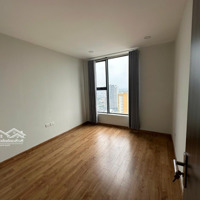 Chính Chủ Cho Thuê Căn 3 Phòng Ngủtại Rose Town-79 Ngọc Hồi. Ban Công Đông Nam Mát Mẻ. Giá Chỉ 11, 5 Triệu