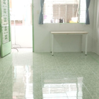 409/2 ,P8,Q 10 Hoà Hảo . Ban Công Rộng,Cửa Sổ Trời
Giá Thuê: 5 Triệu,Phù Hợp Gia Đình,Nhóm