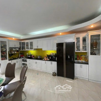 Nhà Nguyên Căn 4 Tầng Ngay Công Viên Mát Mẻ Đầy Đủ Nội Thất. Liên Hệ 0962117771