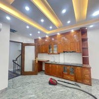 Bán Nhà Nguyễn Đình Hoàn, Nhà Mới 100%,6 Tầng,Thang Máy,Ô Tô Vào Nhà,Nội Thất Cao Cấp,Giá Nhỉnh 17T