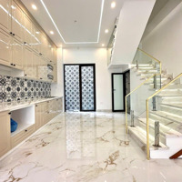 Phố Lê Lợi - Nhà Đẹp Mới Tinh - Sân Cổng Siêu Rộng Tổng Diện Tích 100M2
