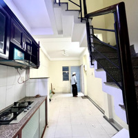 Cho Thuê Nhà Phố Nhỏ Nguyên Căn Q1, Gần Trường Bùi Thị Xuân, Giá Chỉ 15 Triệu/Tháng.
