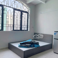 Phòng Cửa Sổ Lớn Mới Sơn Sửa Set Up Thêm Nội Thất Cạnh Ngã Tư Phú Nhuận