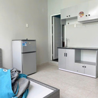 Phòng Cửa Sổ Lớn Mới Sơn Sửa Set Up Thêm Nội Thất Cạnh Ngã Tư Phú Nhuận