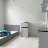 Phòng Cửa Sổ Lớn Mới Sơn Sửa Set Up Thêm Nội Thất Cạnh Ngã Tư Phú Nhuận