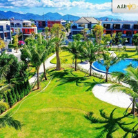 Em Bán Nhiều Căn Nhà Thô Gần Hồ Bơi The Capella Gói 8 Mỹ Gia Chỉ Từ 4,95 Tỷ/Căn. Liên Hệ: 0931800111