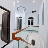 Nhà lầu mới 3 phòng ngủ - Gần trường Cao Đẳng Cần Thơ