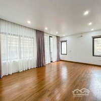 Hiếm,Nhà Liễu Giai Lô Góc 3 Thoáng,Ô Tô,Kinh Doanh, Diện Tích: 82M 5 Tầng,Thang Máy