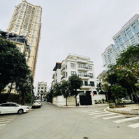 Nhà Biệt Thự Sân Vườn Quan Chức Cấp Cao Khu Hồ Tây, 210M2 4 Tầng An Ninh Tốt, Thiện Trí Bán, 125 Tỷ